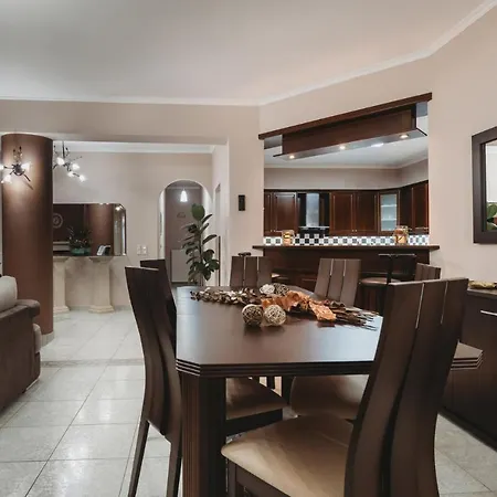 Villa Vezal * Laganász
