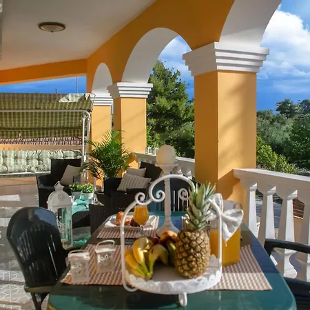 Villa Vezal *